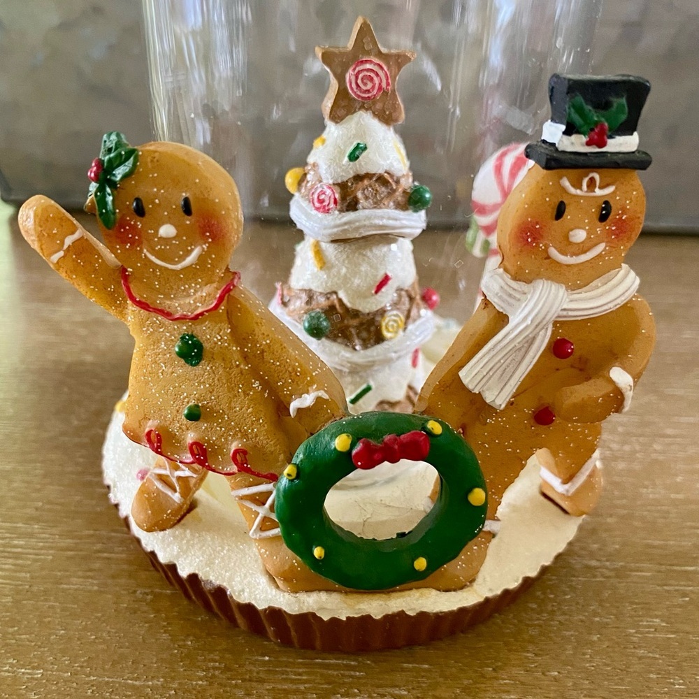 YANKEE CANDLE Gingerbread Man and Girl Tea Light Holder - Picture 4 of 7